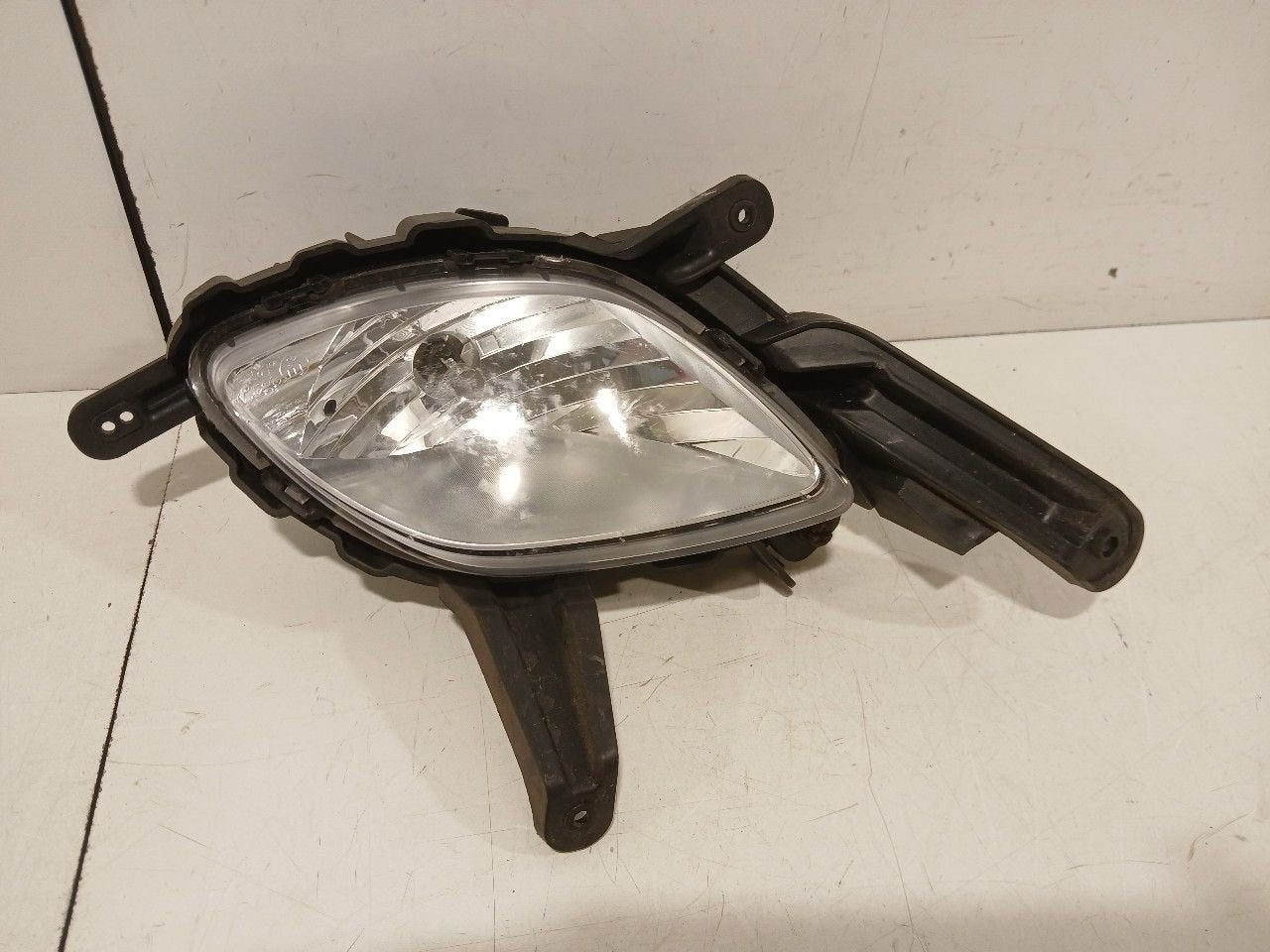 Mistlamp links Kia Picanto, Onderdelen@venauto.nl, Van der Ven Autorecycling B.V., Ettenseweg 76, 4706 PB Roosendaal, The Netherlands