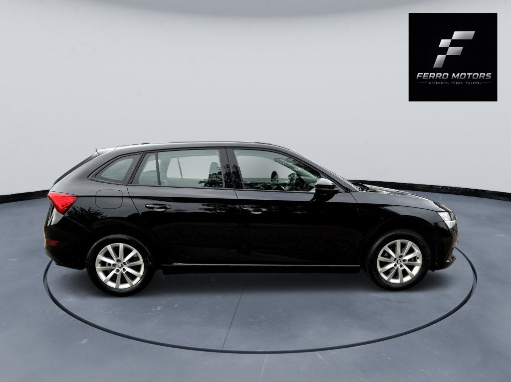 SKODA SCALA 2023 BENZINE AUTOMAAT GARANTIE, Auto's, Automaat, Scala, Zwart, Bedrijf