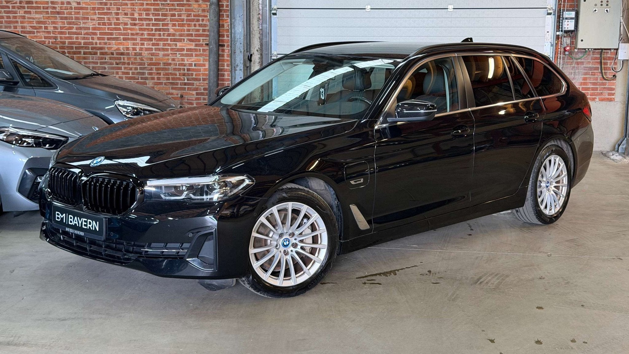 BMW 530 eA PHEV Garantie Plug in Hybride Benzine Garantie, Autos, BMW, Euro 6, Carnet d'entretien, Noir, 5 portes