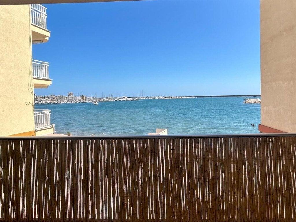 Appartement rénové à Torrevieja/Vue complète sur la mer, Torrevieja, 77 m², 2 pièces, Appartement