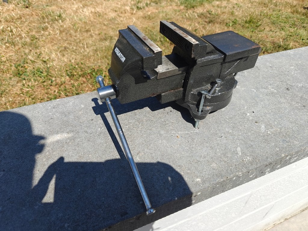 Étau d’établi Kreator avec base pivotante, Ophalen, Gebruikt, Groen, Metaal
