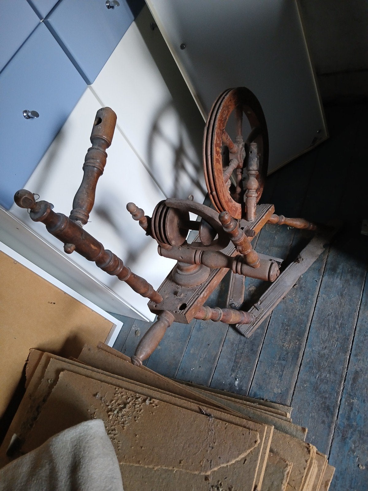 antiek spinnenwiel, Ophalen