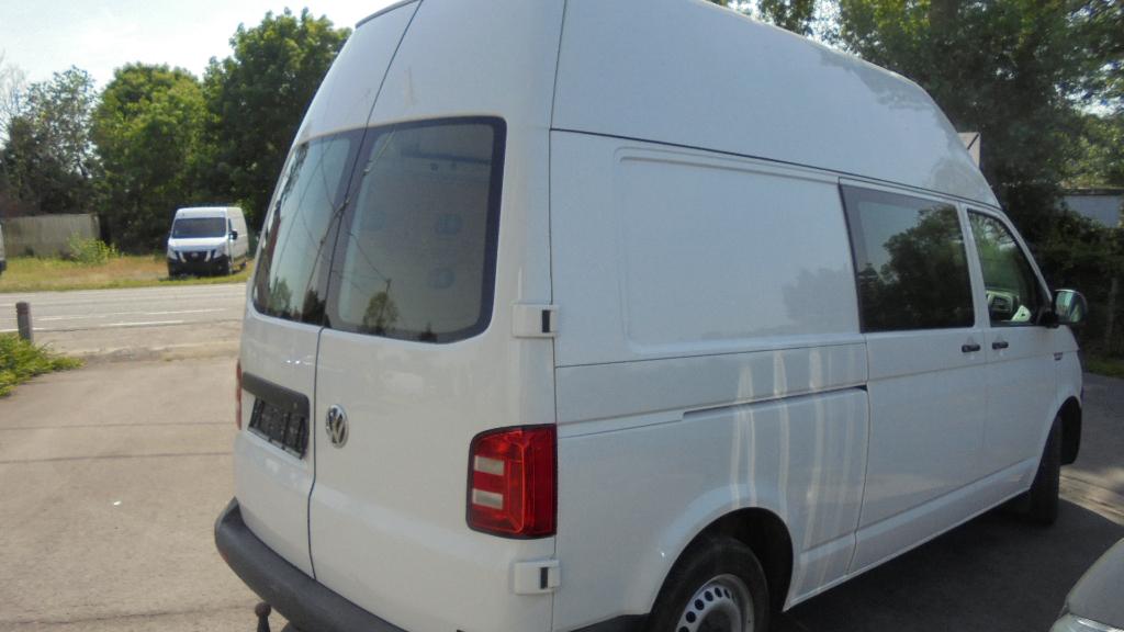 VW TRANSPORTER T6.0  L2H3 2.0 TDI  - AIRCO - TREKHAAK - GAR., Auto's, Bestelwagens en Lichte vracht, Voorwielaandrijving, USB