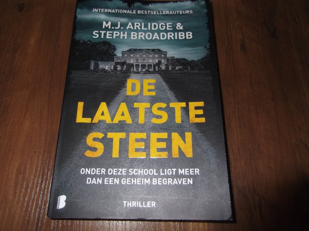 M.J. Arlidge : De laatste steen, Boeken, Ophalen of Verzenden
