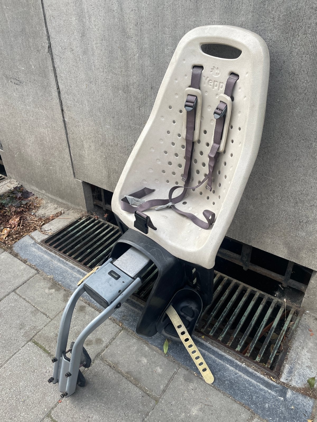 Yepp fietsstoel, wit, Fietsen en Brommers, Achterzitje, Yepp (Thule), Ophalen, 15 t/m 25 kg