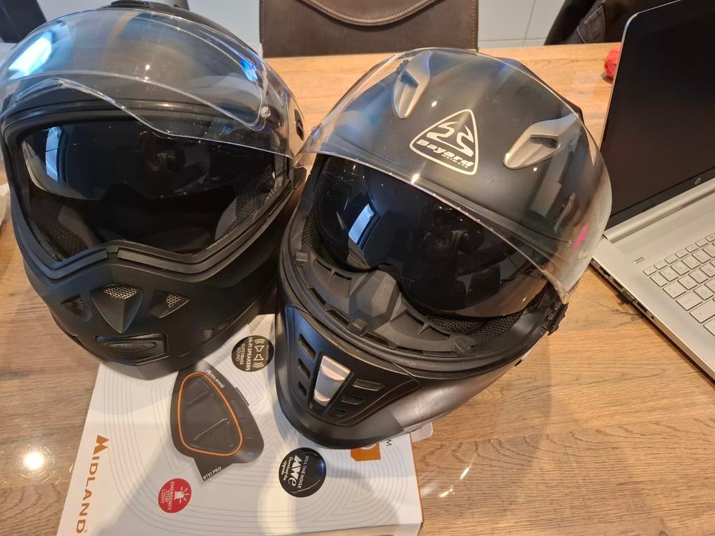 2 helmen met intercom, Ophalen