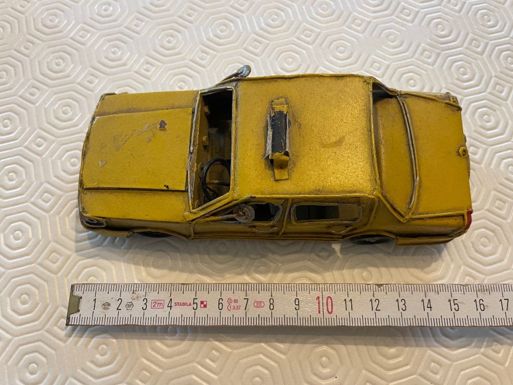 Vintage metalen auto oldtimer yellow taxi, Antiek en Kunst, Ophalen