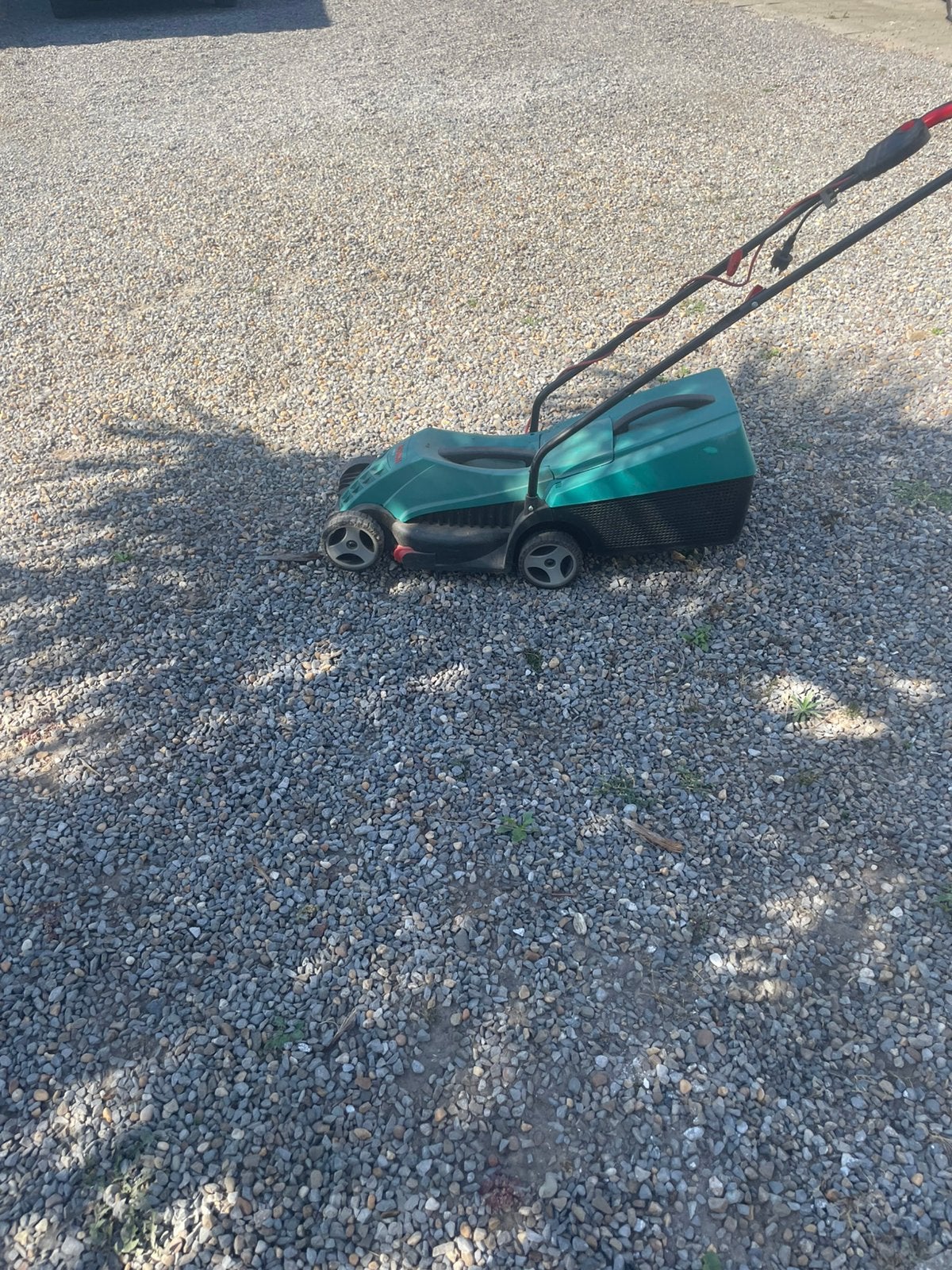 Bosch gras maaierARM 32, Tuin en Terras, Ophalen, Gebruikt, Elektrische grasmaaier, Opvangbak