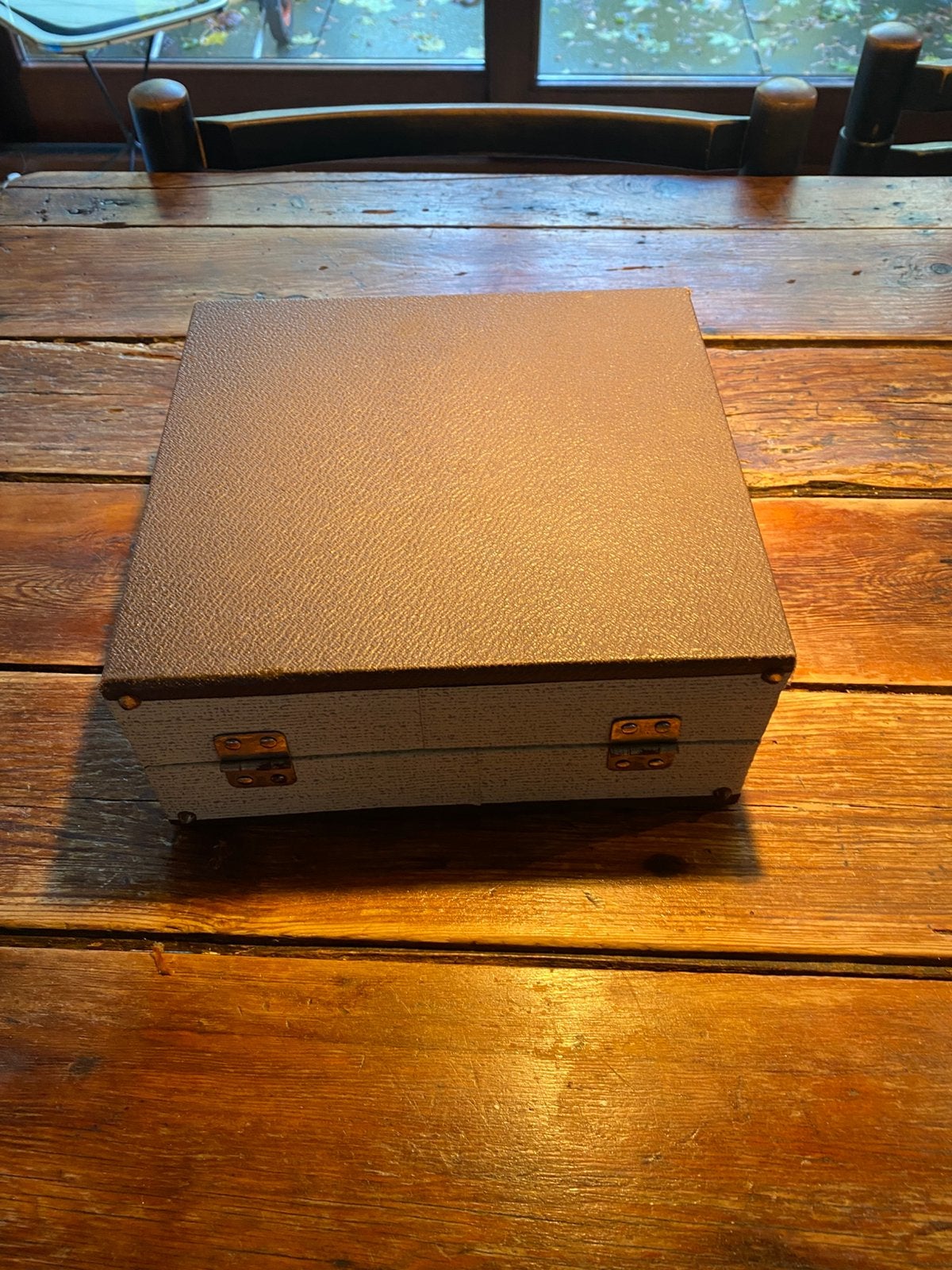 Vintage platenkoffertje met enkele 45-toeren singles, Ophalen, Gebruikt