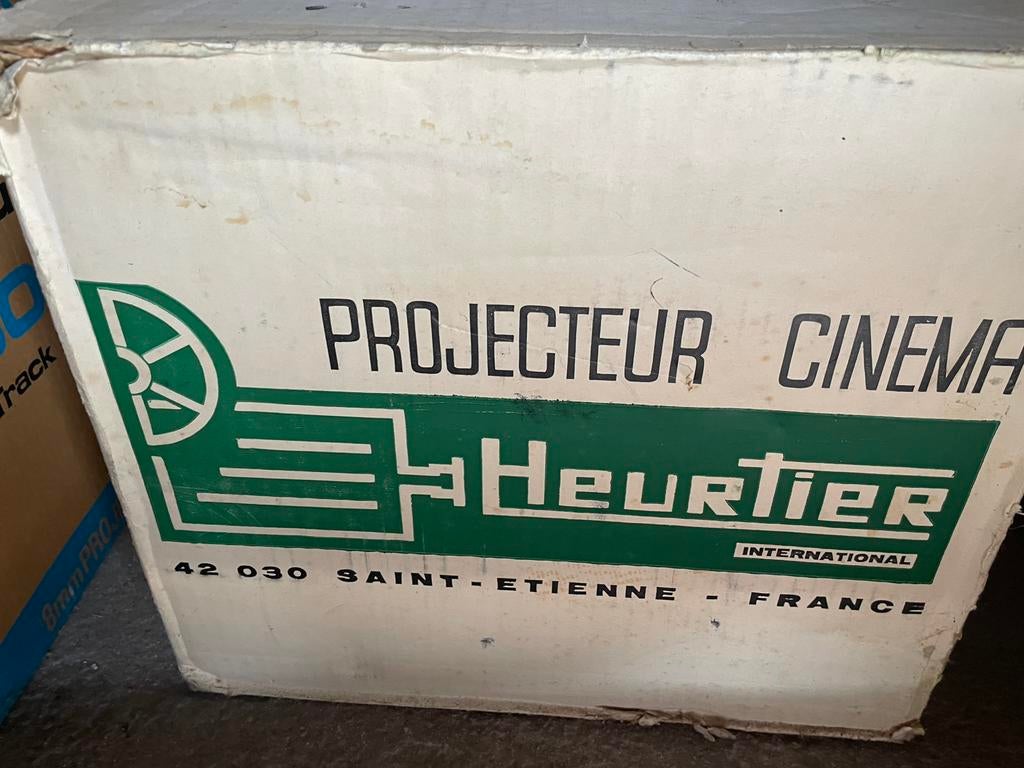 Projecteur Cinema Heurtier, Enlèvement, Projecteur