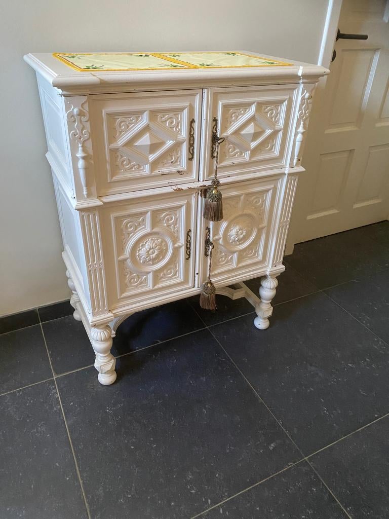 Brocante kastje / halmeubel – wit – € 64, Ophalen, Gebruikt