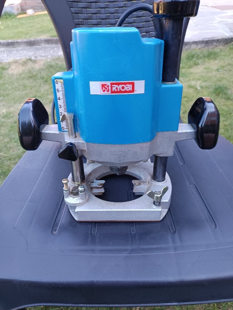 Defonceuse Ryobi avec accessoires et fraises, Bricolage & Construction, Électrique, Enlèvement, Utilisé, Autres types