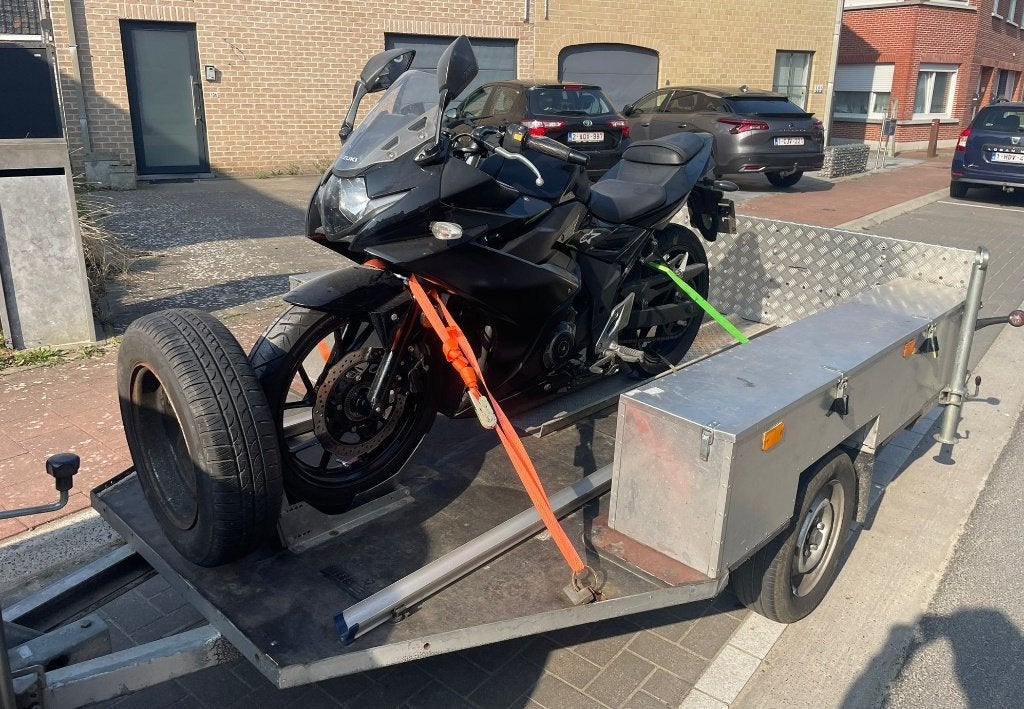 TE HUUR: Motor aanhangwagen, Ophalen, Zo goed als nieuw