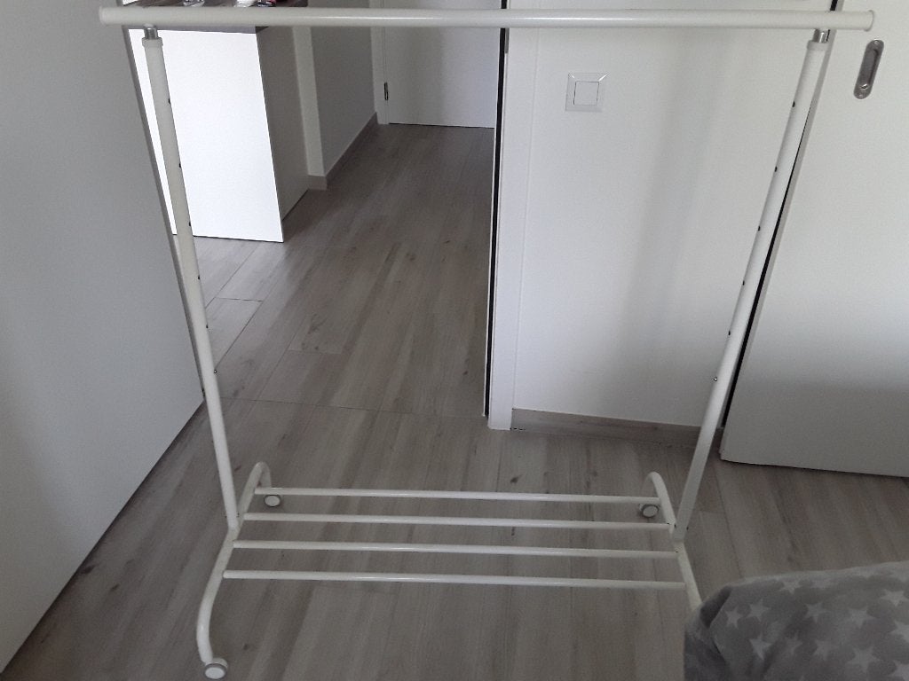 Kleerstang + 3 douchegordijnstangen, Huis en Inrichting, Ophalen, 100 tot 150 cm, Overige typen, Zo goed als nieuw
