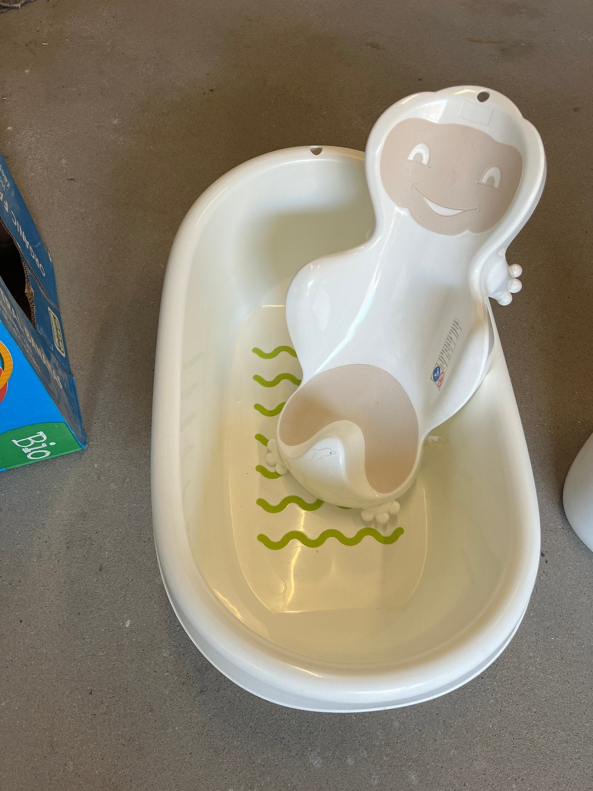Baignoire pour bébé avec siège et poubelle à couches, Enlèvement, Comme neuf