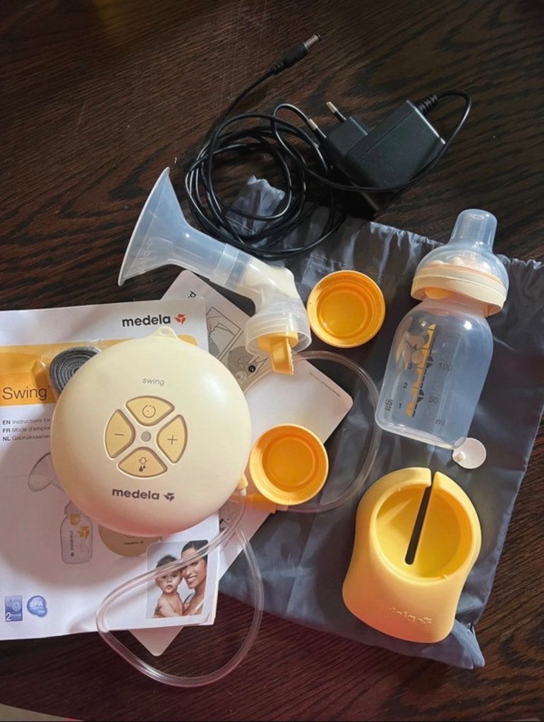 Tire-lait Medela Swing, Neuf, Enlèvement ou Envoi, Medela, Avec biberons