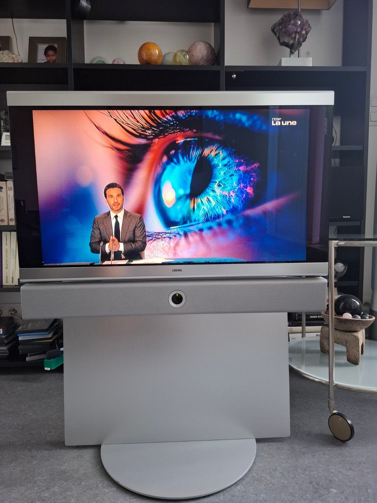 Télévision Loewe 32" +pied, TV, Hi-fi & Vidéo, Enlèvement