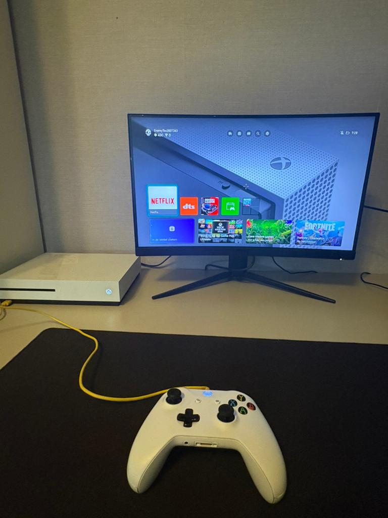 Xbox One te koop., Games en Spelcomputers, Spelcomputers | Xbox One, Ophalen, Zo goed als nieuw, Met 1 controller, Xbox One