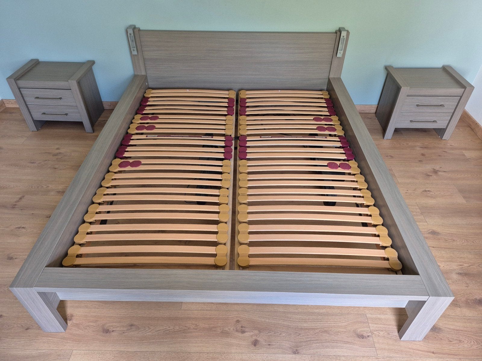 Bed 160x200 + 2 nachtkastjes + 1 commode, Huis en Inrichting, Slaapkamer | Bedden, Ophalen, Verstelbaar