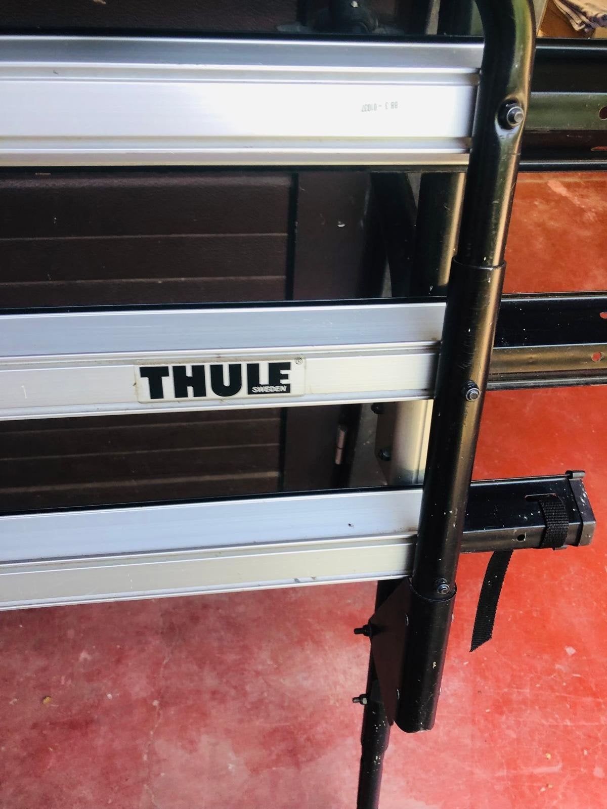 THULE FIETSENREK VOOR 3 FIETSEN TE PLAATSEN OP UW AUTOKOFFER, Ophalen