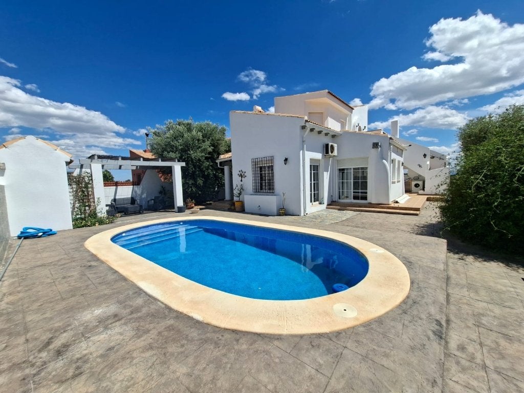 Belle Villa avec Studio Séparé à Fortuna, Immo, Étranger, Maison d'habitation, Fortuna, 5 pièces, 166 m²