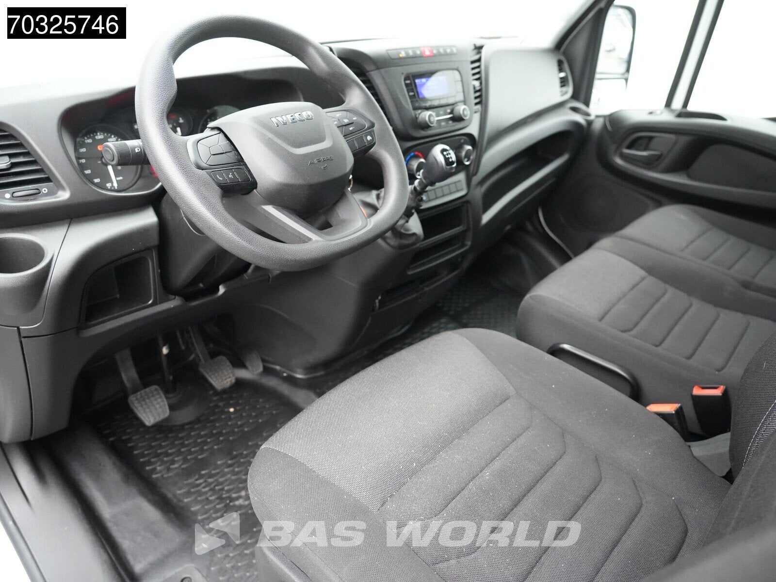 Iveco Daily 35C16 3.0L Laadklep Dubbellucht Bakwagen Airco C, Auto's, Stof, Gebruikt, Euro 6, 4 cilinders