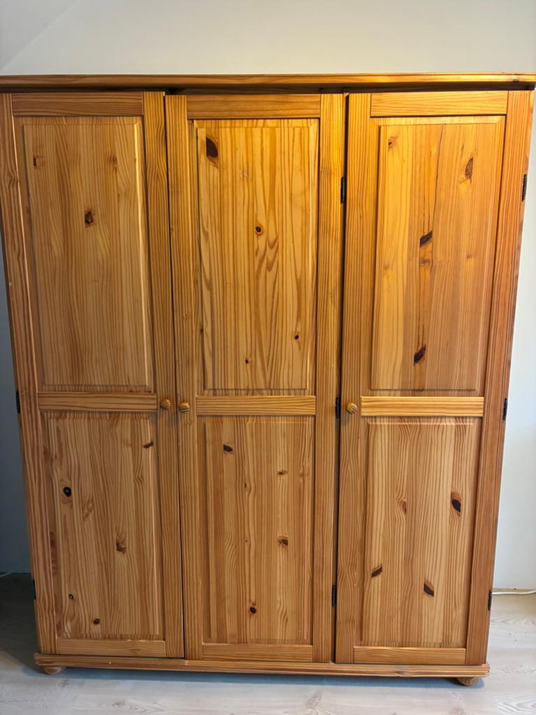 Degelijke houten kleerkast, Huis en Inrichting, Kasten | Kleerkasten, Ophalen, Zo goed als nieuw