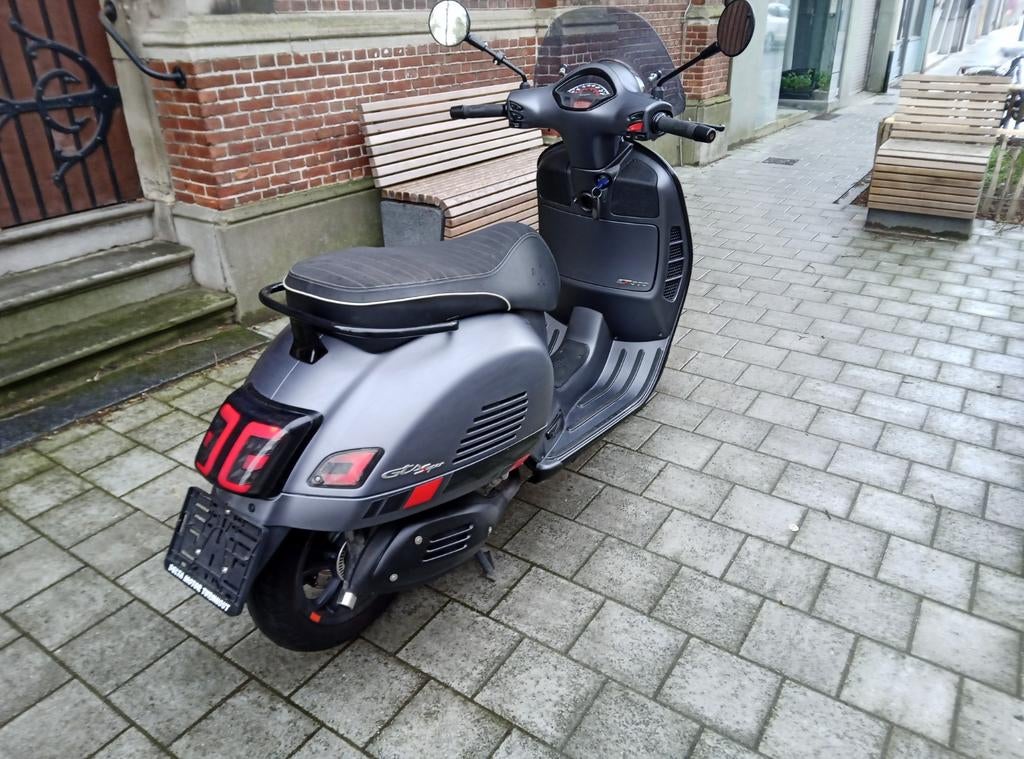 Vespa GTS 300 hpe!  black pack, Entreprise