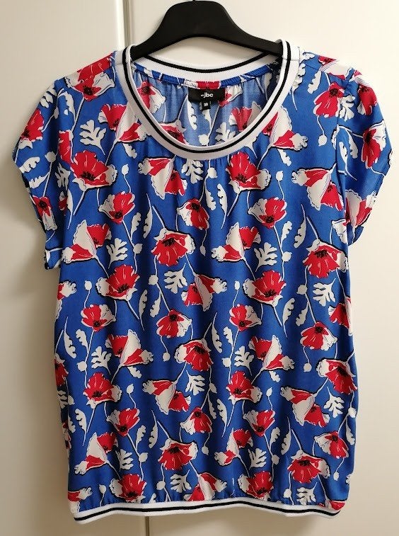 Kobaltblauw bloesje met bloemen en ronde hals, 38, Kleding | Dames, Ophalen of Verzenden, Zo goed als nieuw