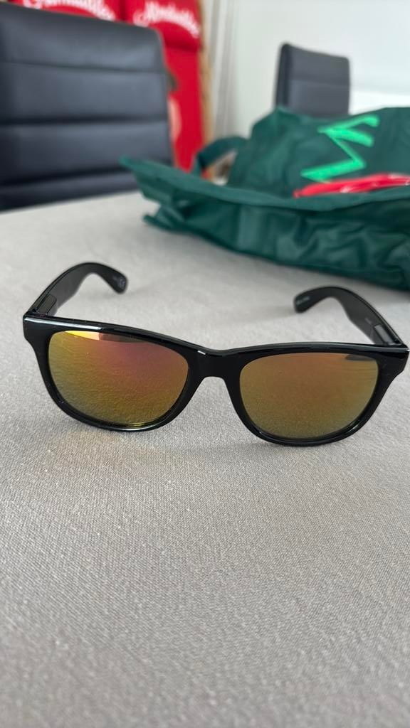 Lunettes de soleil, Enlèvement, Comme neuf, Noir, Lunettes de soleil