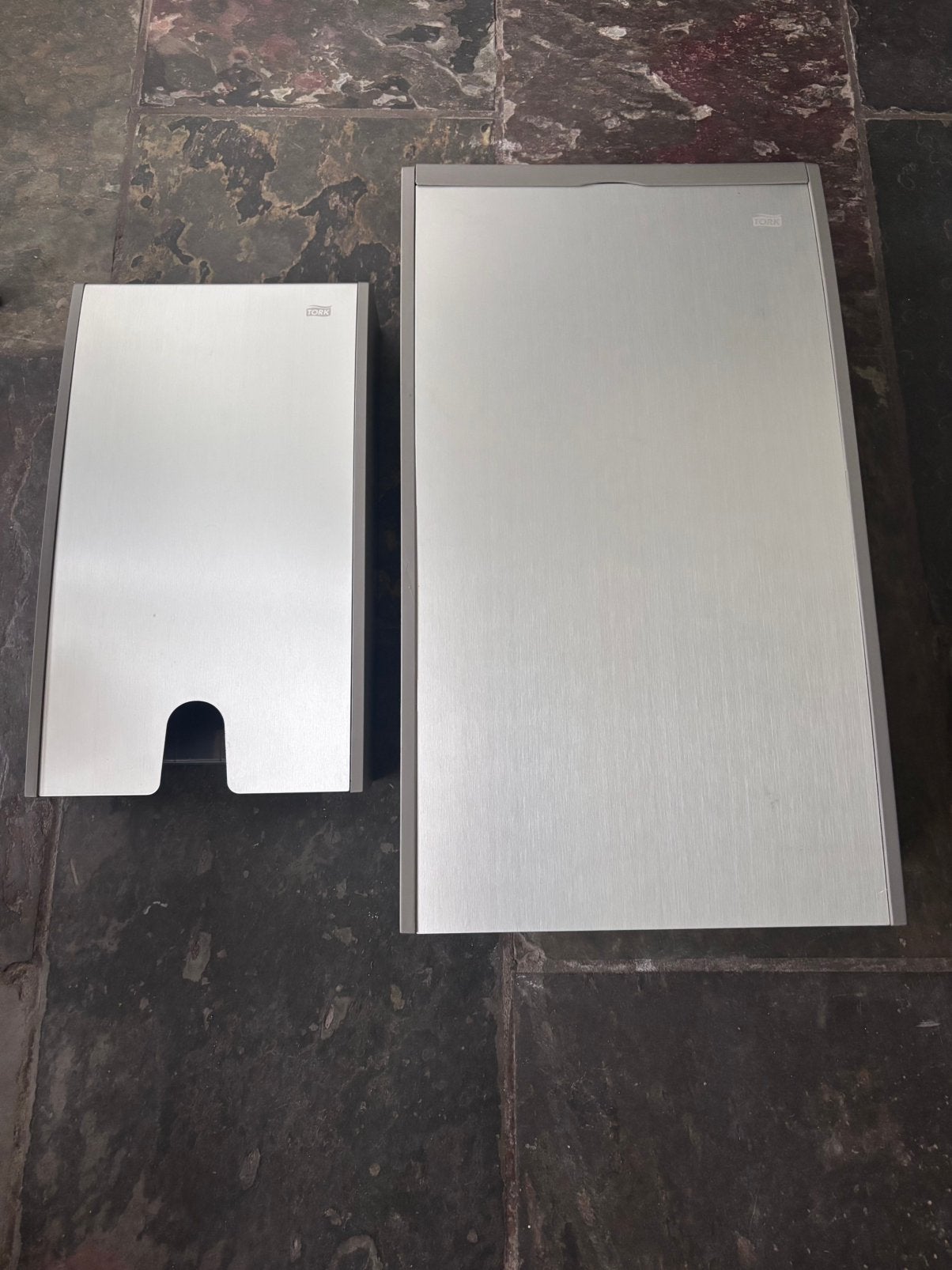 Nieuwe tork inox vuilnisbak en papier dispenser, Ophalen of Verzenden, Zo goed als nieuw