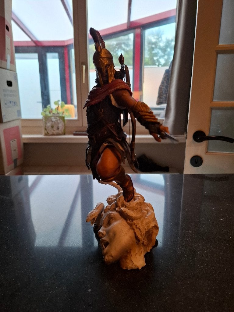 Assassin's creed Alexios fallen gorgon, Verzamelen, Beelden en Beeldjes, Ophalen, Nieuw, Mens