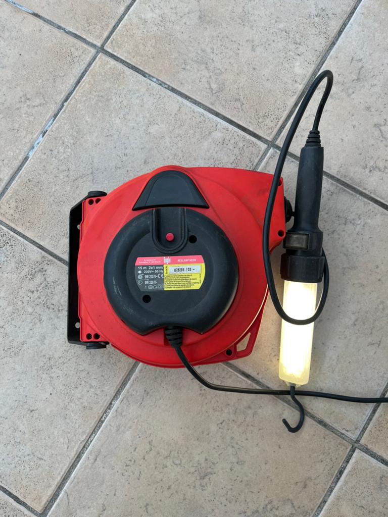 Lampe de poche avec système d'enroulement, Enlèvement