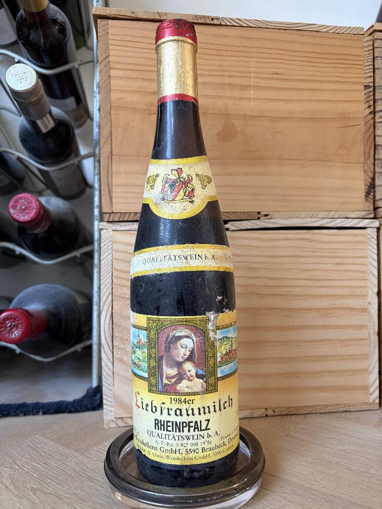 Wijnkelder-erfstuk Liebfraumilch uit 1984, Verzamelen, Wijnen, Gebruikt, Witte wijn, Overige gebieden, Vol, Ophalen of Verzenden