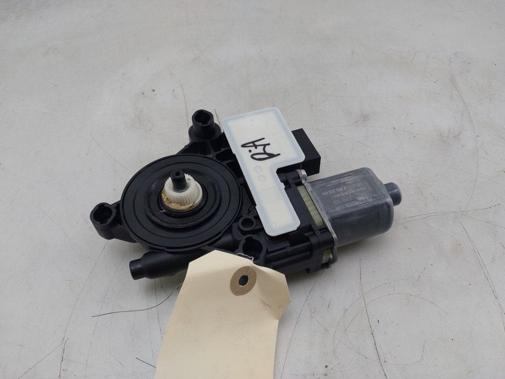 MOTEUR LEVE VITRE ELECTRIQUE Arona (KJX) (|5Q0959408D|), Robert Bosch AG, Utilisé, Seat, Robert-Bosch-Allee 1
74232  Abstatt, DE