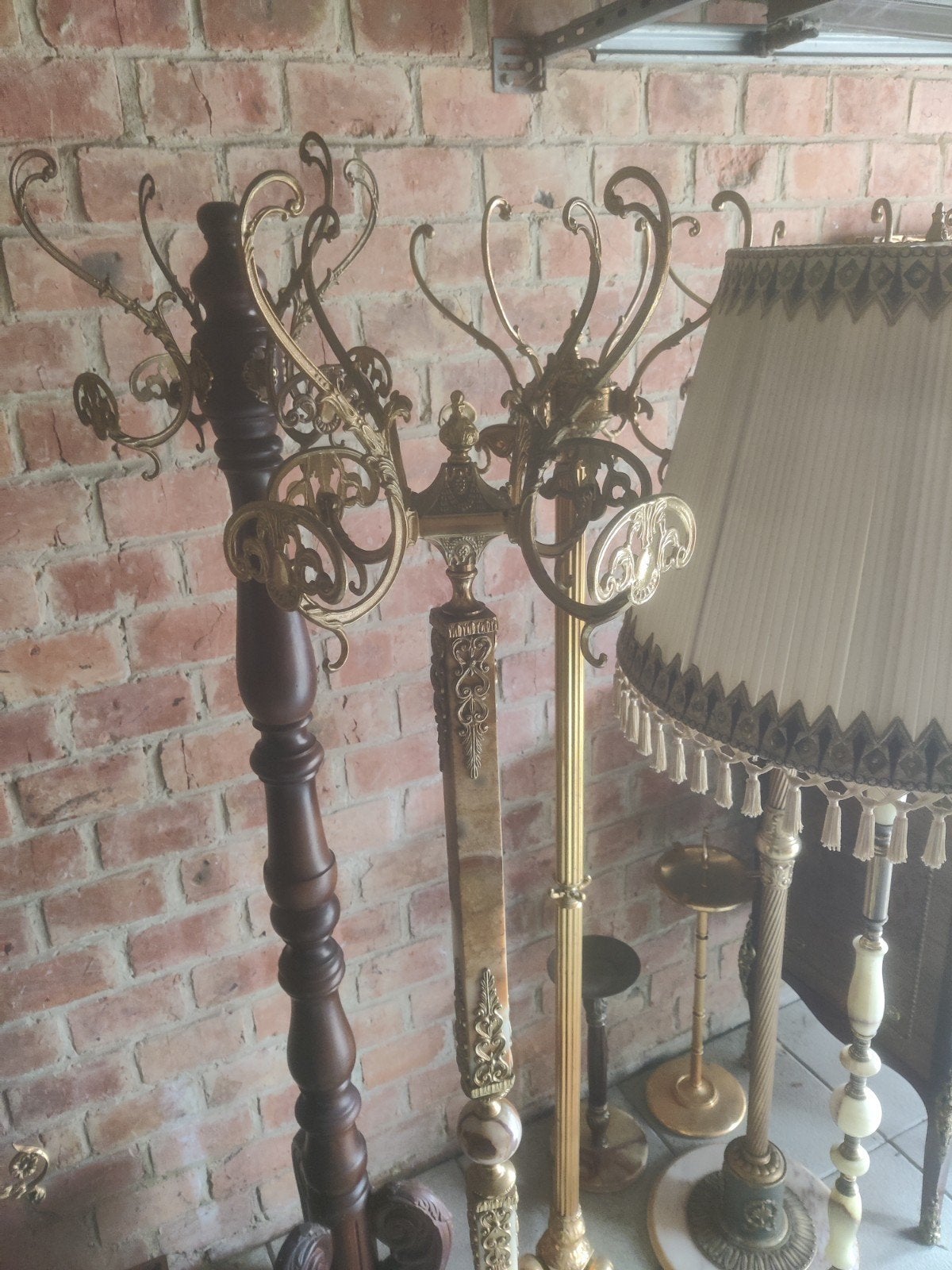 4 porte-manteaux/lampe en marbre/2 cendrier, Enlèvement