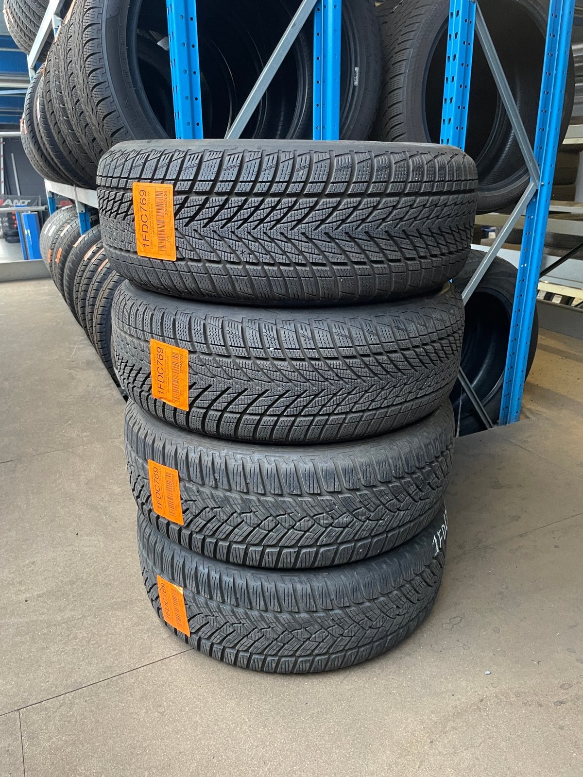 4 pneus hiver 215/55R17 98V en très bon état, Autos : Pièces & Accessoires, Enlèvement, Pneus hiver, Pneu(s)