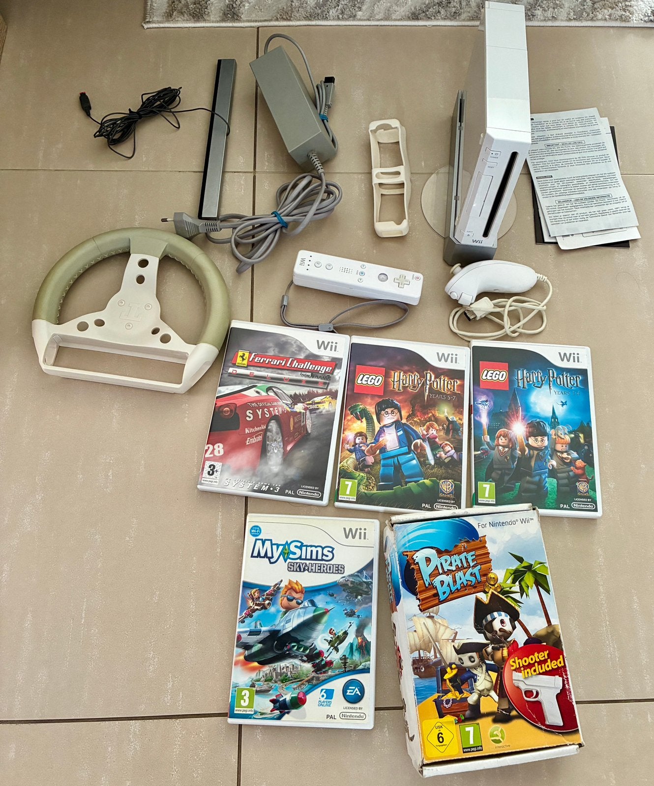 Nintendo Wii + 5 spellen en 2 sturen, Ophalen of Verzenden, Zo goed als nieuw, Met 1 controller, Met games