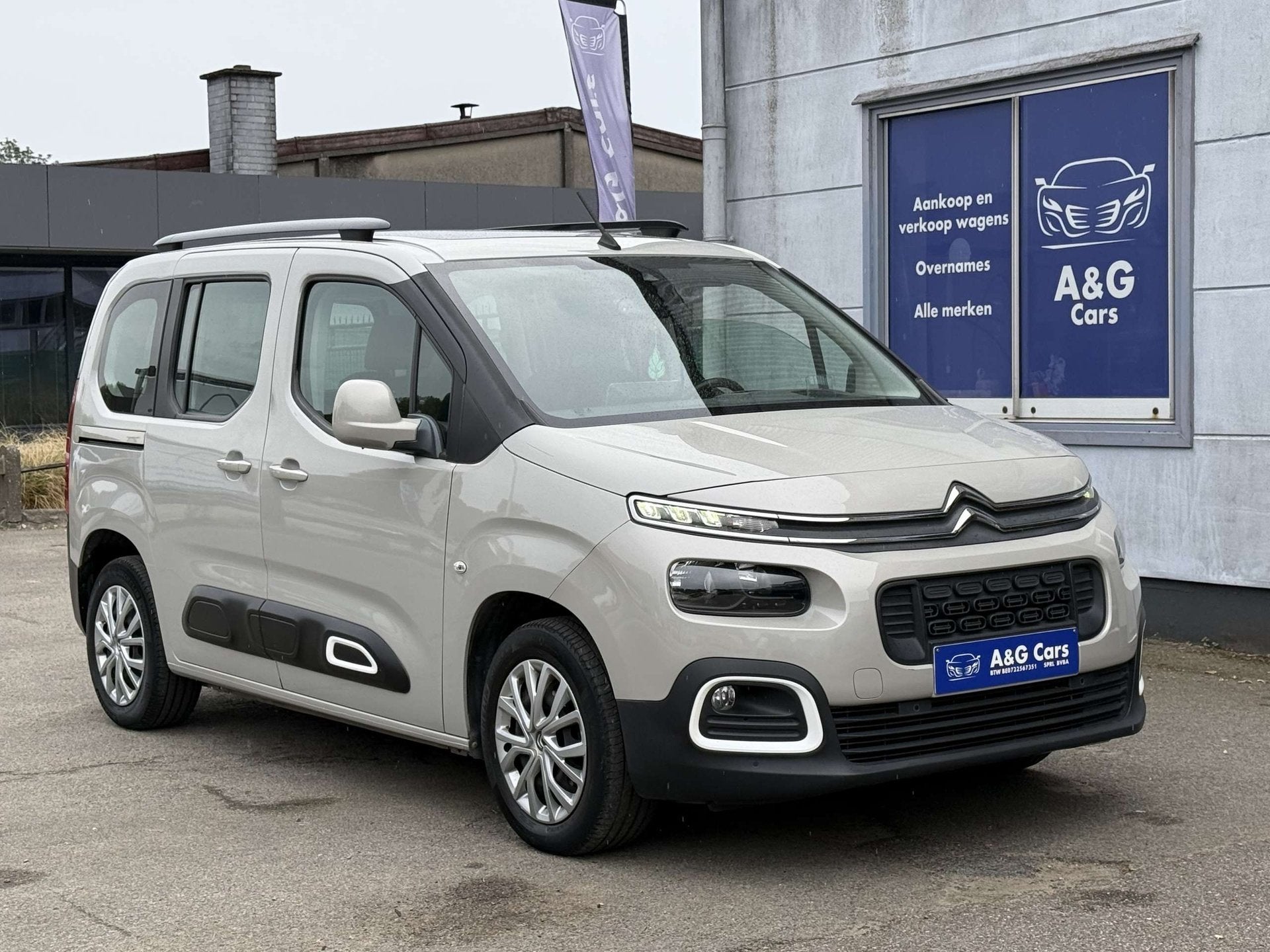 Citroen Berlingo Berlingo 1.2 PureTech XL Shine XTR S, Auto's, Dealer onderhouden, Stof, Gebruikt, Euro 6