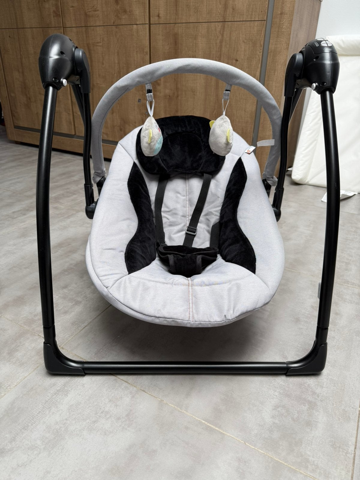 Qute Q-Swing Elektrische Babyschommel – Zo goed als nieuw!, Ophalen, Zo goed als nieuw