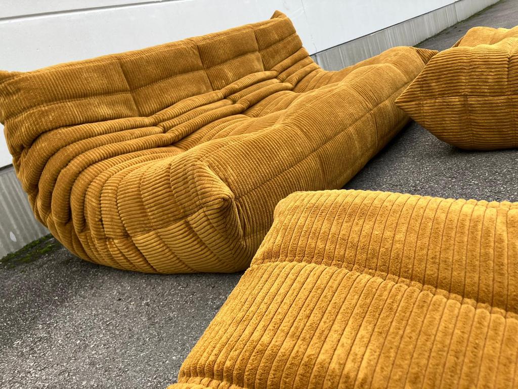Okergeel Corduroy velours côtelé 3zit, 2zit, 1zit en poef, Huis en Inrichting, Ophalen of Verzenden, Cassina sede b&b italia knoll vitra ligne roset flos togo tecno