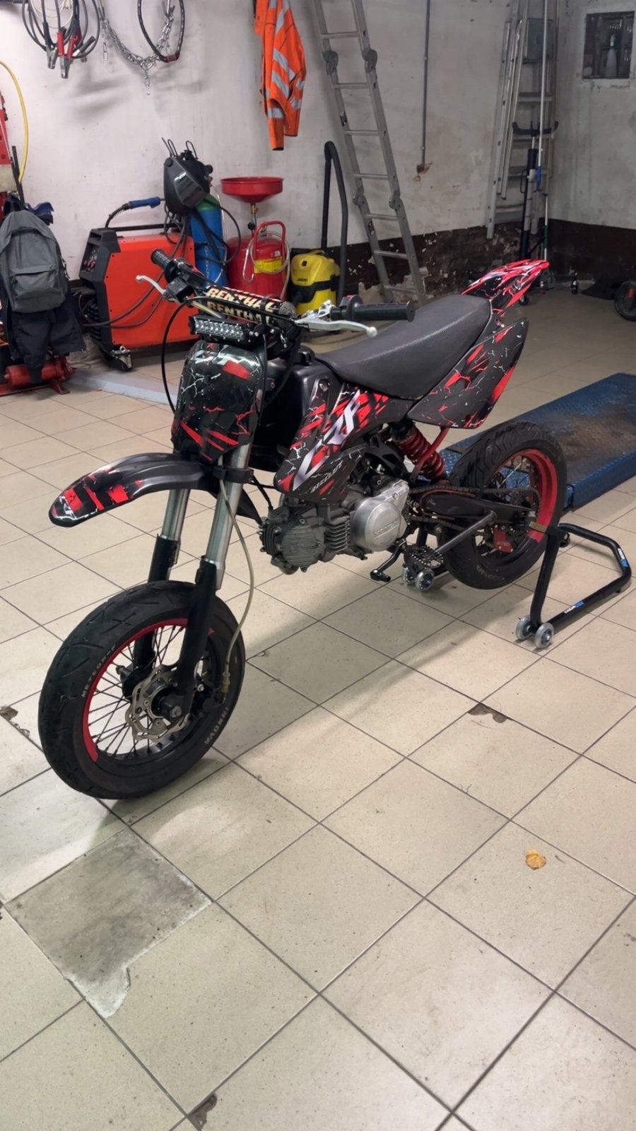 Supermoto pit bike b klasse alles werkt, Fietsen en Brommers, Ophalen, Zo goed als nieuw