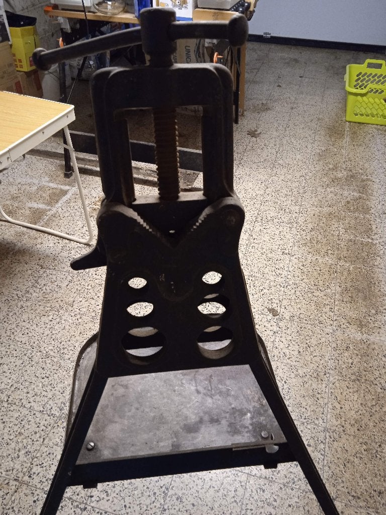 TREPIED DE PLOMBIER AVEC MATERIEL DE FILETAGE, Bricolage & Construction, Enlèvement, Utilisé, Étau