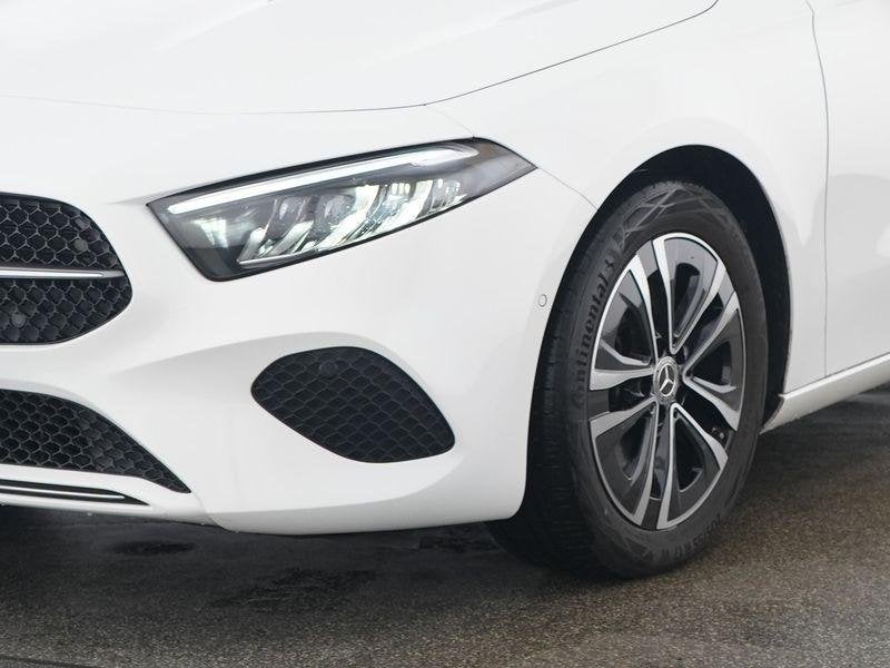 Mercedes-Benz A-Klasse 180 Hatchback Luxury Line | Smartphon, 100 kW, Achat, 1440 kg, Euro 6