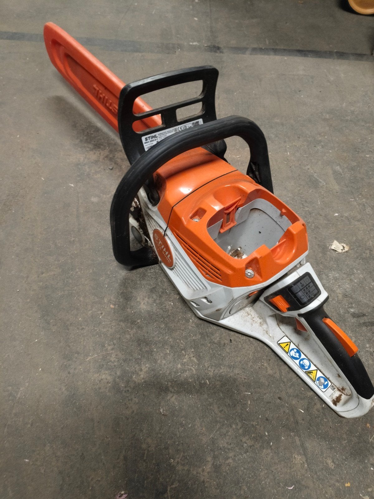 Stihl MSA 300-c kettingzaag, Ophalen
