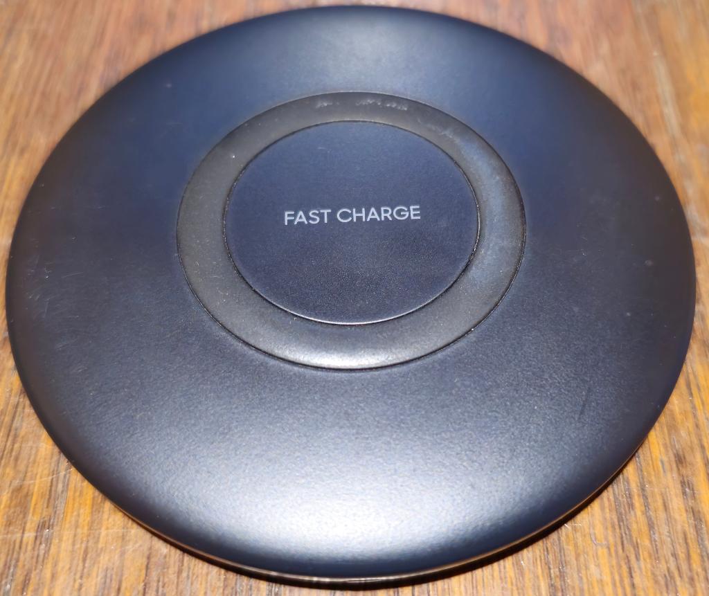 Samsung Wireless Charger pad fast charge EP-P1100, Telecommunicatie, Mobiele telefoons | Telefoon-opladers, Ophalen, Gebruikt