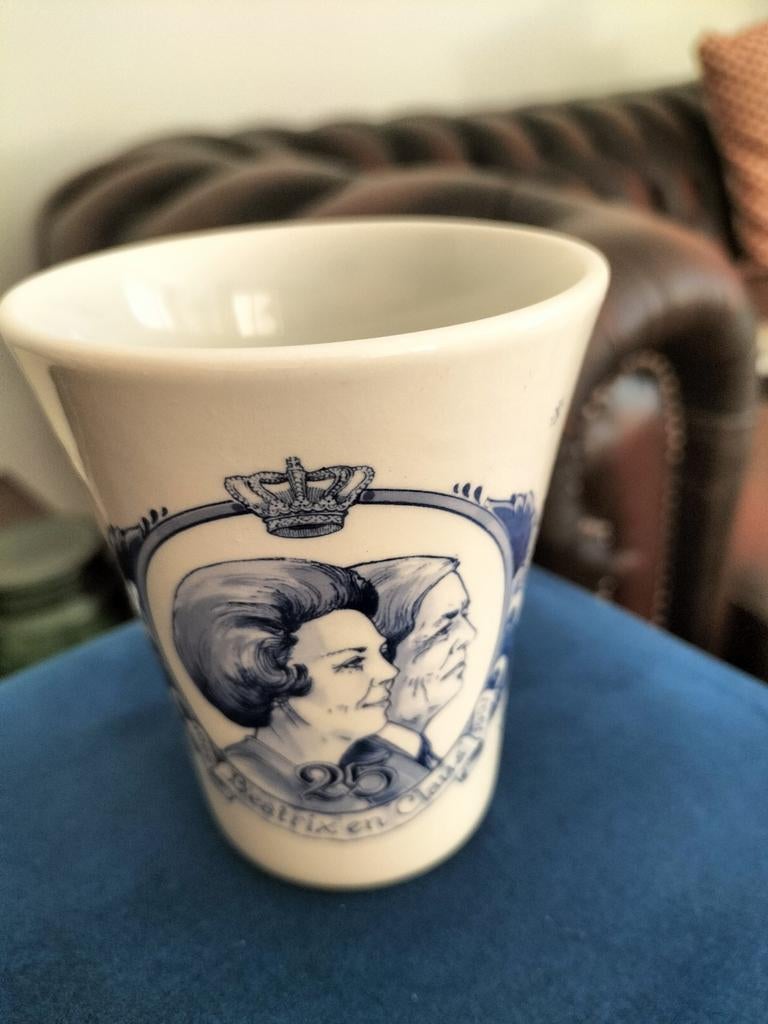 Coupe Reine Béatrix et Prince Claus, Collections, Maisons royales & Noblesse, Envoi