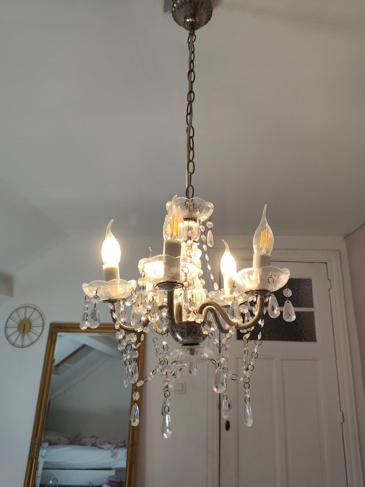 lustre à 5 lumières, Enlèvement