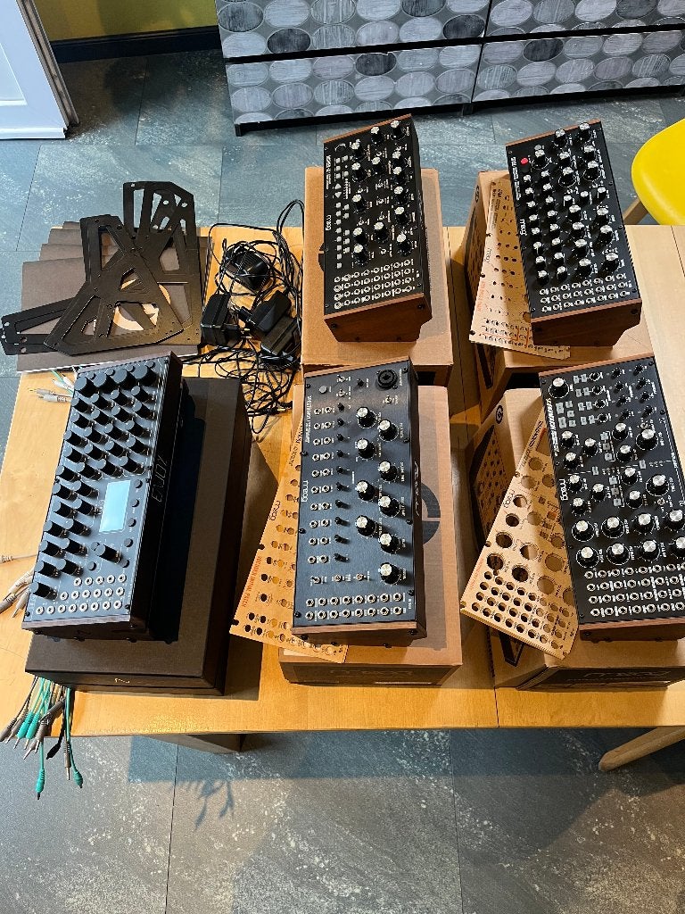 MOOG SOUND STUDIO COMPLET  + GODFATHER – ÉTAT EXCELLENT, Musique & Instruments, Enlèvement, Comme neuf, Autres nombres, Avec connexion MIDI