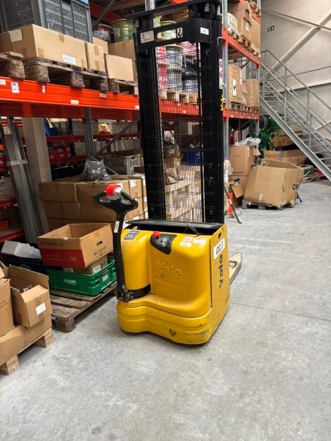 Yale stapelaar, Zakelijke goederen, Machines en Bouw | Heftrucks en Intern transport, Ophalen, Stapelaar, Yale, 1000 tot 2000 kg